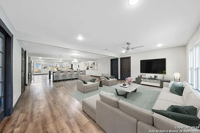 5 bed, 3.0 bath, 2999 sqft, $2,450 — Photo 3