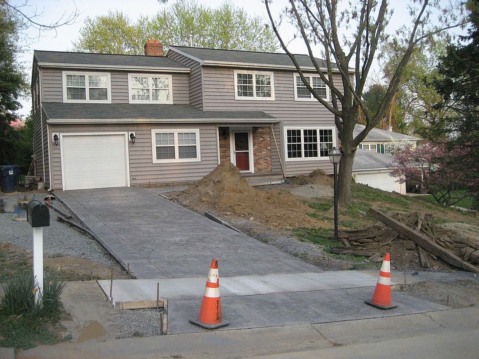 New stamped concrete driveway