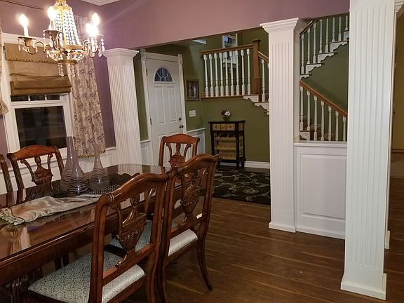 Dining Room / Foyer