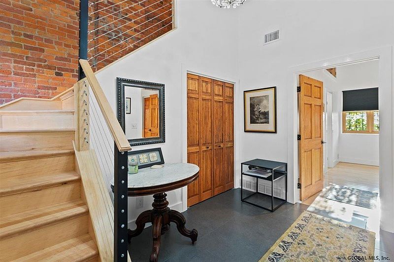 3rd image of 80a WILLETT Street