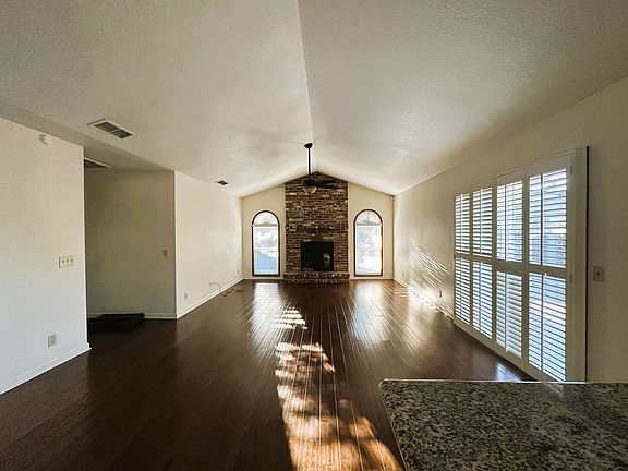 3rd image of 3429 Montclaire St