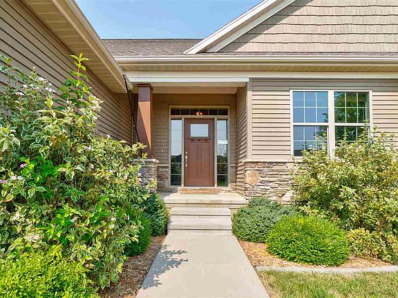 3rd image of 885 Sandpiper Ct