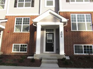 202 Timberleaf Cir, Roselle, IL 60172