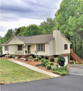 225 E Lake Dr, Mocksville, NC, 27028