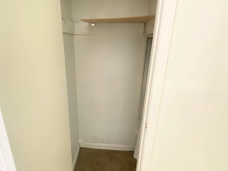 812 Wofford closet 2_09182025