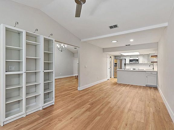 5th image of 7814 Fawn Brook Cir W