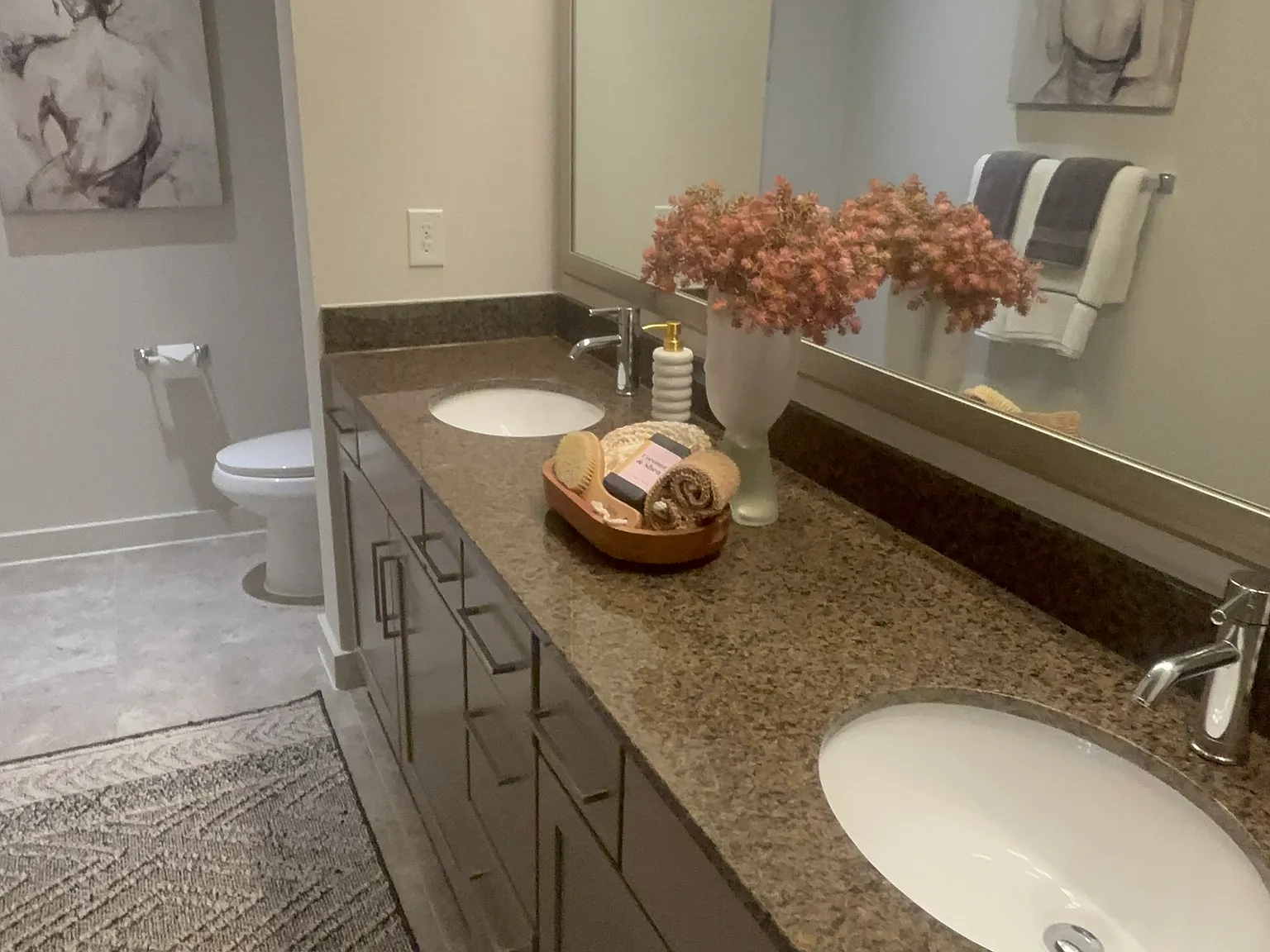 1 bed, 1.0 bath, 1100 sqft, $1,600 — Photo 2