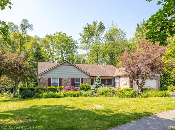 44855 Yorkshire Dr, Novi, MI 48375