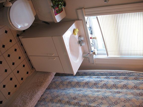 5th image of 50 Clarendon Ave #2