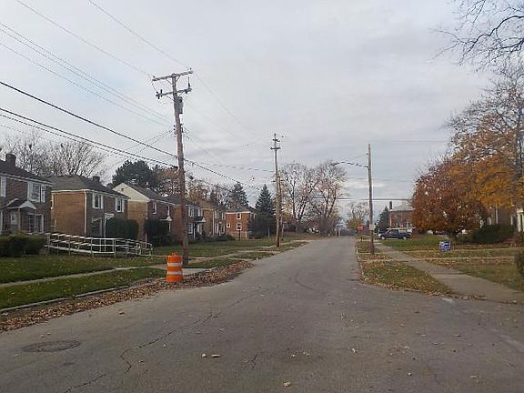 4th image of 18708 Waterbury Ave
