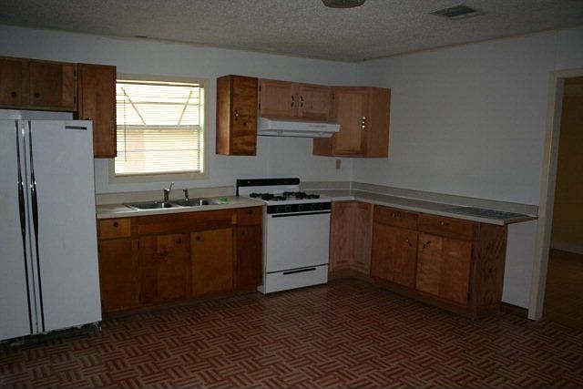 2nd image of 102 Broad St