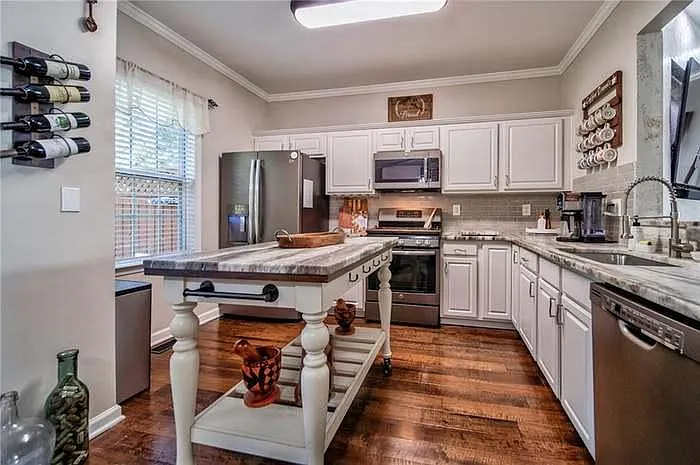 4003 Edgecomb Dr — Photo 17