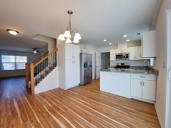 4th image of 1025 Baldwin Commons Dr