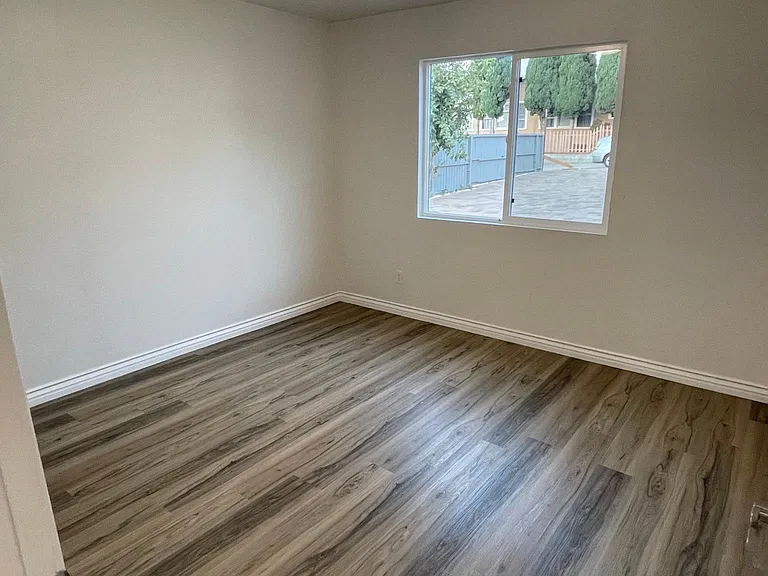 133 S Grand Ave — Photo 21