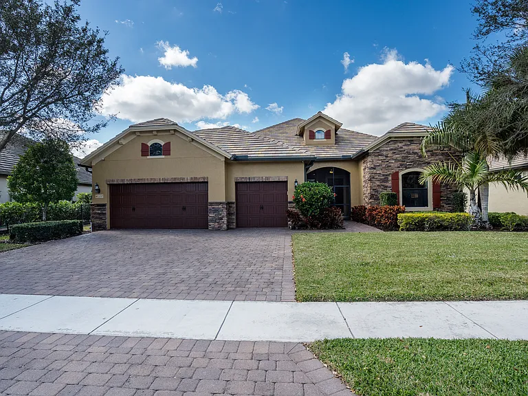 4127 Siena Cir — Photo 45