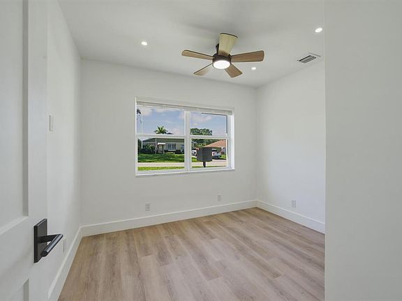4th image of 461 SW 1st St #461