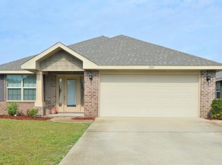 2047 Fountainview Dr, Navarre, FL 32566