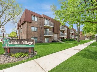 701 W Central Rd #1A3, Mount Prospect, IL 60056