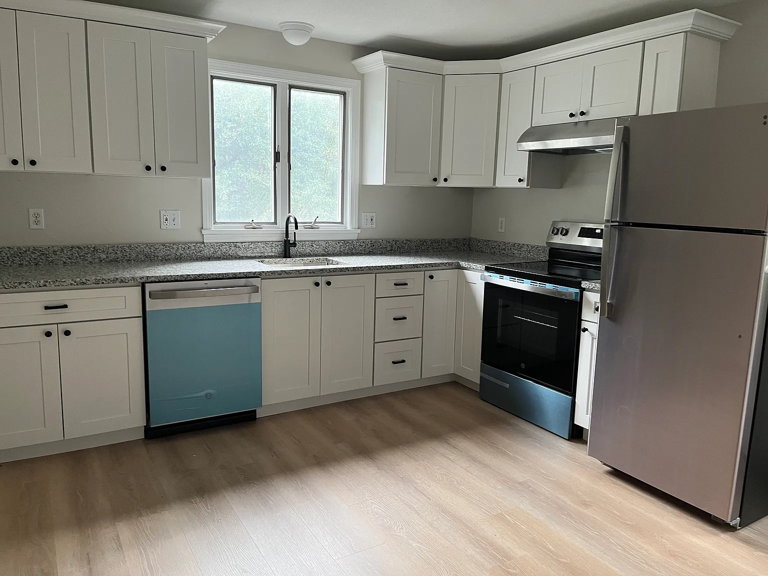 2 bed, 1.5 bath, $2,000 — Photo 2