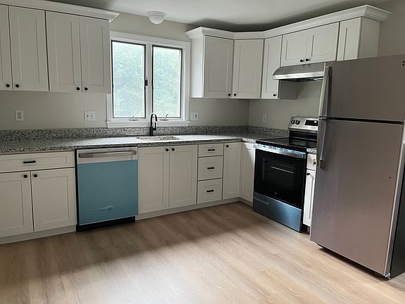 2nd image of 14 Matthew Dr #1