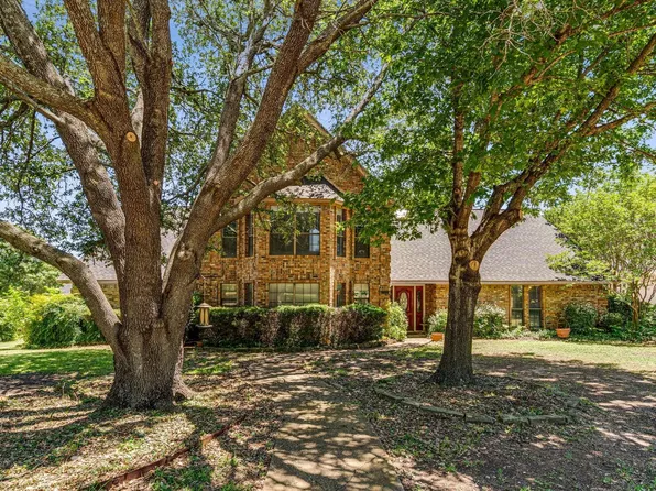 704 Cobblestone Ct, Cedar Hill, TX 75104
