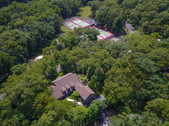 Steps to Tennis Courts