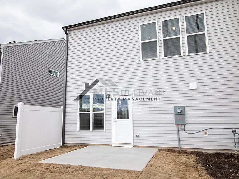 1010 Crater Lake Way — Photo 7