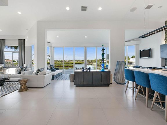 3rd image of 382 Spyglass Way