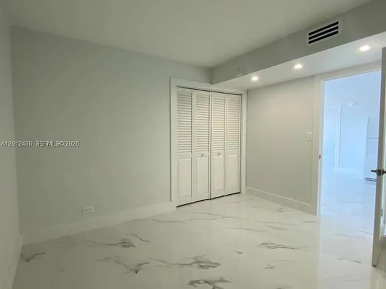 6039 Collins Ave #1033 — Photo 17