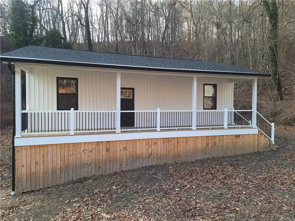 1640 Edgewood Rd N, Beaver Falls, PA 15010