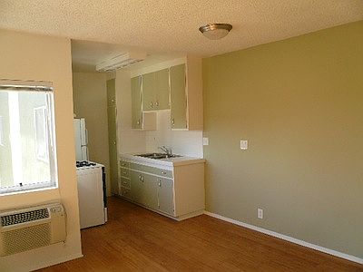 1st image of 1939 Argyle Ave APT 28
