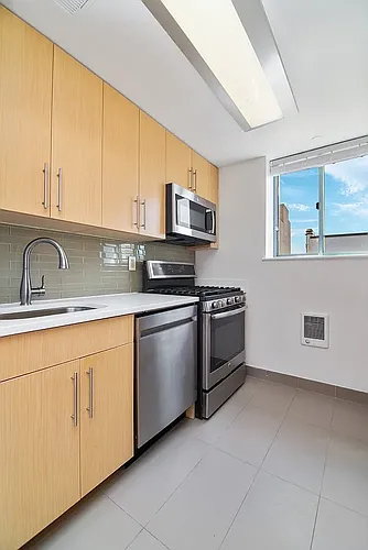 100 Jane St Photo 1