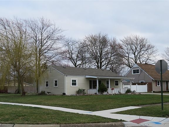 2nd image of 609 Dakota Ave