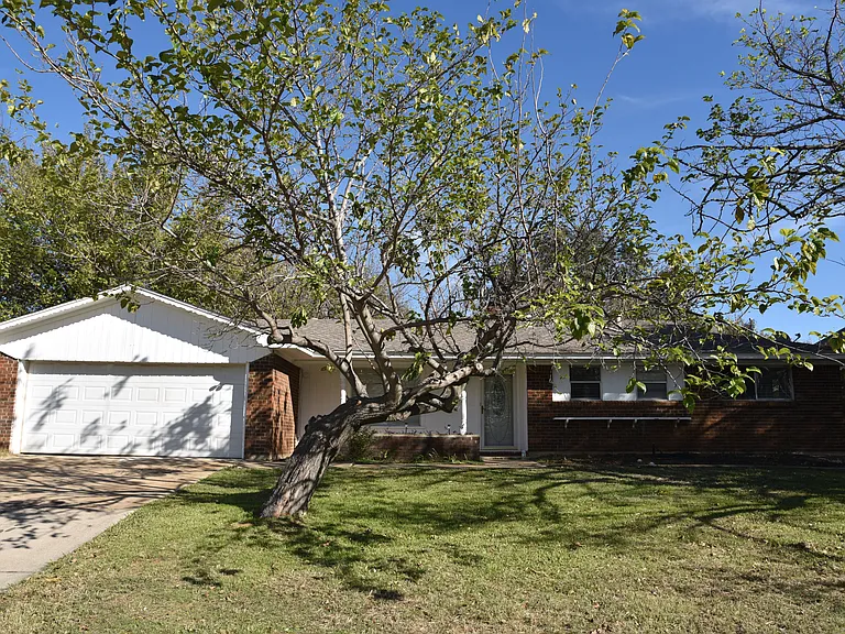 1212 Desiree Ln — Photo 1