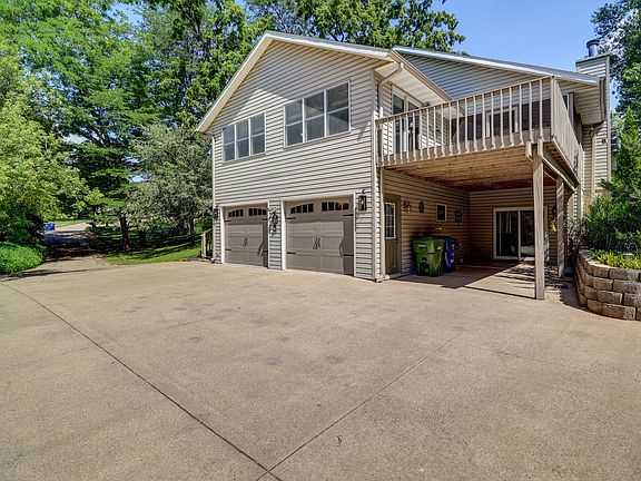 3rd image of 524 Tower Rd