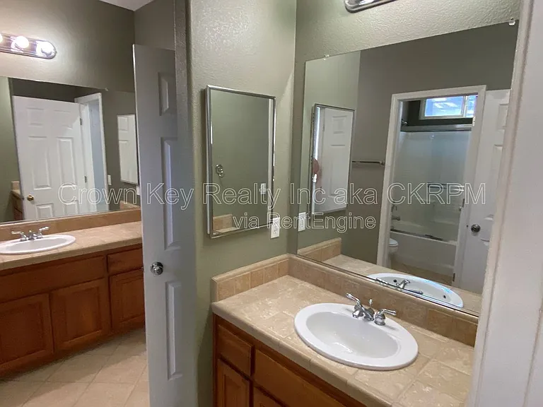 1030 Eastlake Cir — Photo 21