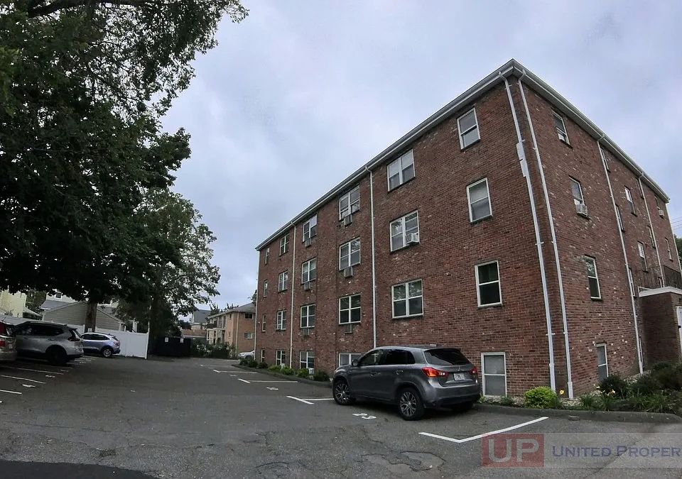 1st image of 40 Rockland Ave APT 14
