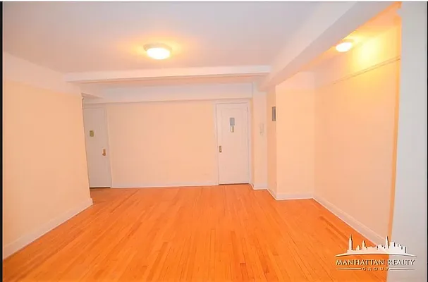 Rented by Manhattan Realty Group | media 2