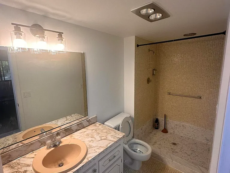 163 Somerset Cres #H — Photo 10