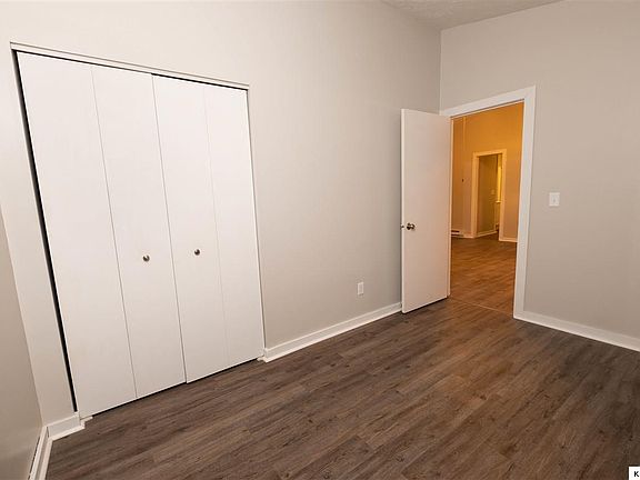 4th image of 572 Penlawn Dr