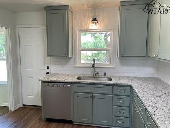 5th image of 3110 Southeast Dr