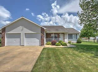675 Country Ct, Mt Zion, IL