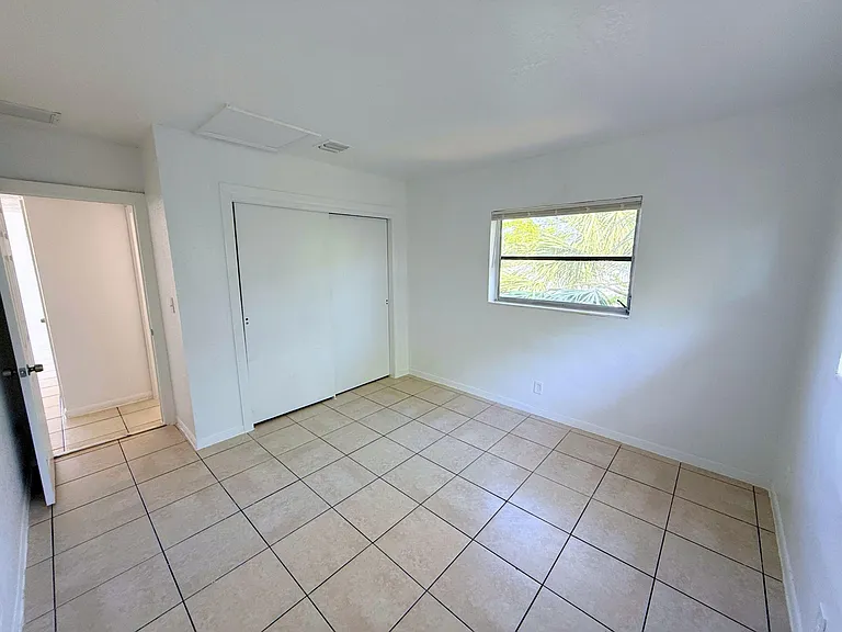 432 NW 42nd St #1-6 — Photo 11