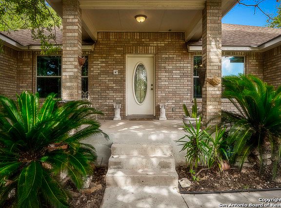 3rd image of 812 Evening Shade Dr
