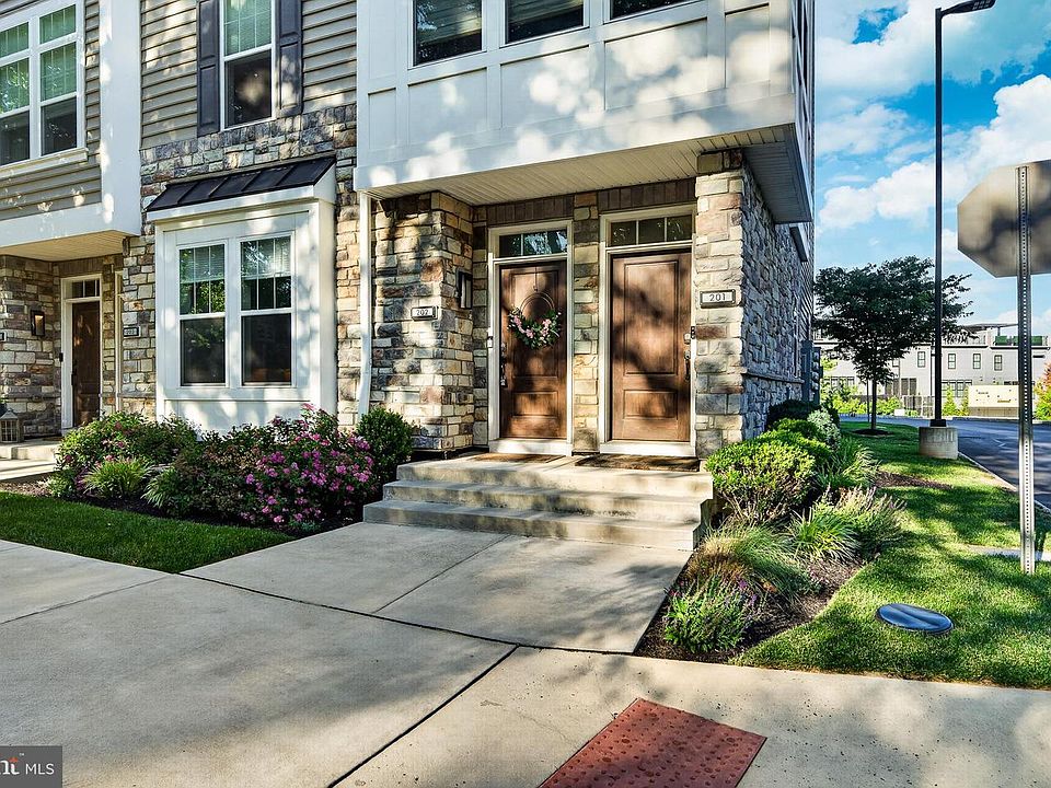 1st image of 202 Charles Ellis Dr