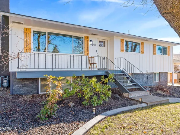 211 N 65th Pl, Yakima, WA 98908