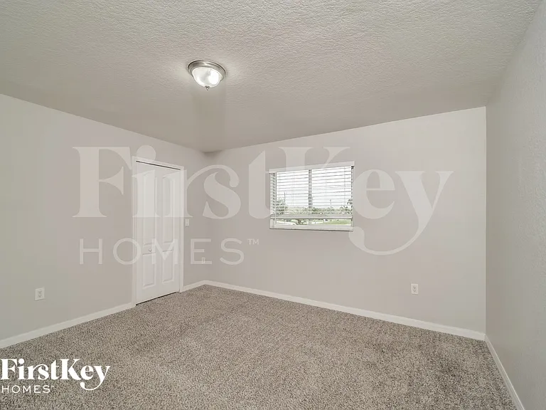 2100 SW 12th Ter — Photo 16