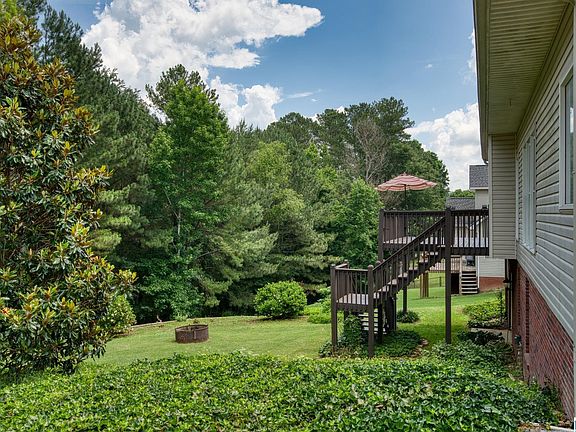 5th image of 200 Avalon Ln