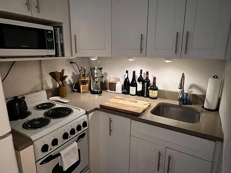 140 W 69th St #125C — Photo 2