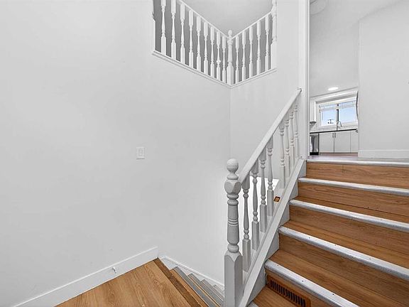 4th image of 4915 N Rundlehorn Dr NE